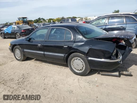 ✅ 1998 Lincoln Continental • VIN: 1LNFM97V8WY742639 • Lot: 82138303. Listed on Copart with 268,814 mi. Free auction sales archive from the USA and detailed vehicle history report at DreamBid. Image 2.