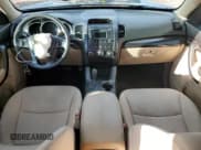 ✅ 2012 Kia Sorento LX • VIN: 5XYKT3A29CG190784 • Lot: 93637575. Wystawiony na Copart z przebiegiem 111 744 mil. Bezpłatny archiwum sprzedaży aukcyjnych z USA i szczegółowy raport historii pojazdu na DreamBid. Zdjęcie 8.