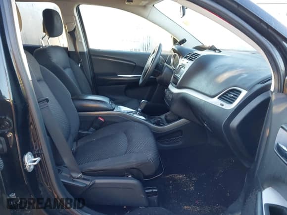 ✅ 2015 Dodge Journey SXT • VIN: 3C4PDDBG4FT526065 • Lot: 43489662. Wystawiony na IAAI z przebiegiem 186 564 mil. Bezpłatny archiwum sprzedaży aukcyjnych z USA i szczegółowy raport historii pojazdu na DreamBid. Zdjęcie 5.