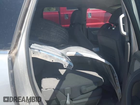 ✅ 2015 Chevrolet Traverse LT • VIN: 1GNKRGKD8FJ132683 • Lot: 43188388. Wystawiony na IAAI z przebiegiem 127 385 mil. Bezpłatny archiwum sprzedaży aukcyjnych z USA i szczegółowy raport historii pojazdu na DreamBid. Zdjęcie 8.