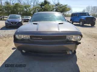 2014 Dodge Challenger SXT z VIN 2C3CDYAG1EH160925, wystawiony jako Copart lot #48783044 z przebiegiem 92 698 mil mil oraz Szkoda całkowita • Salvage title. Historia ofert i sprzedaży dostępna na DreamBid. Obrazek 5.