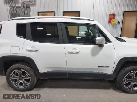 ✅ 2017 Jeep Renegade Limited • VIN: ZACCJBDB1HPE51185 • Lot: 43108933. Wystawiony na IAAI z przebiegiem 104 101 mil. Bezpłatny archiwum sprzedaży aukcyjnych z USA i szczegółowy raport historii pojazdu na DreamBid. Zdjęcie 13.