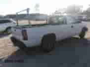 2004 Chevrolet Silverado 1500 Work Truck z VIN 1GCEC14X94Z312331, wystawiony jako IAAI lot #32433839 z przebiegiem 262 306 mil mil oraz . Historia ofert i sprzedaży dostępna na DreamBid. Obrazek 4.