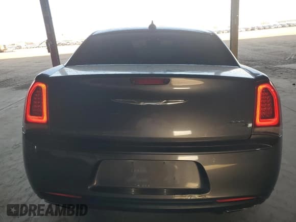 ✅ 2016 Chrysler 300 S • VIN: 2C3CCABG1GH269431 • Lot: 81165985. Wystawiony na Copart z przebiegiem 143 524 mil. Bezpłatny archiwum sprzedaży aukcyjnych z USA i szczegółowy raport historii pojazdu na DreamBid. Zdjęcie 6.