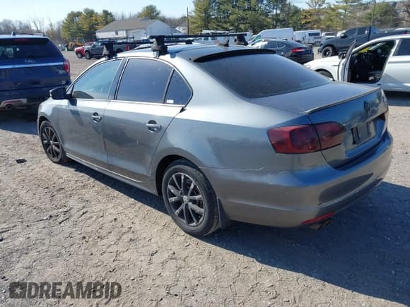 ✅ 2011 Volkswagen Jetta SE • VIN: 3VWDZ7AJ4BM080178 • Lot: 41772185. Wystawiony na IAAI z przebiegiem 140 897 mil. Bezpłatny archiwum sprzedaży aukcyjnych z USA i szczegółowy raport historii pojazdu na DreamBid. Zdjęcie 3.