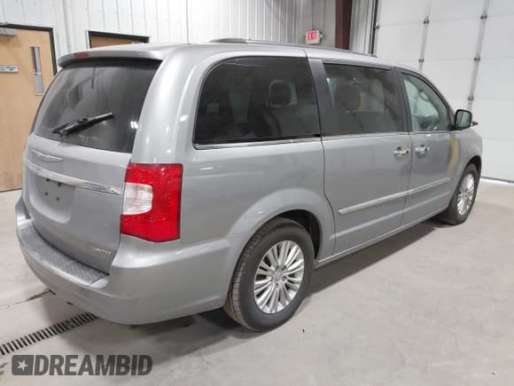 ✅ 2015 Chrysler Town & Country Limited • VIN: 2C4RC1JG0FR698673 • Lot: 43383798. Wystawiony na IAAI z przebiegiem 153 278 mil. Bezpłatny archiwum sprzedaży aukcyjnych z USA i szczegółowy raport historii pojazdu na DreamBid. Zdjęcie 4.