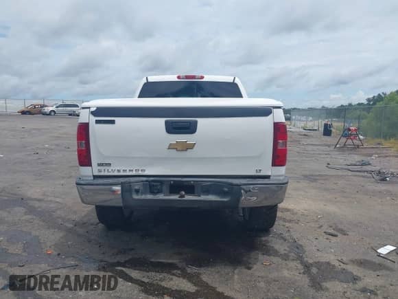 2010 Chevrolet Silverado 1500 LT z VIN 3GCRCSEA6AG170811, wystawiony jako IAAI lot #42697042 z przebiegiem 175 951 mil mil oraz . Historia ofert i sprzedaży dostępna na DreamBid. Obrazek 16.