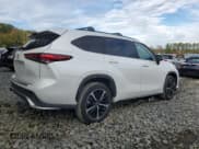 ✅ 2022 Toyota Highlander XSE • VIN: 5TDLZRBH0NS207471 • Lot: 86249135. Listed on Copart with 14,300 mi. Free auction sales archive from the USA and detailed vehicle history report at DreamBid. Image 3.