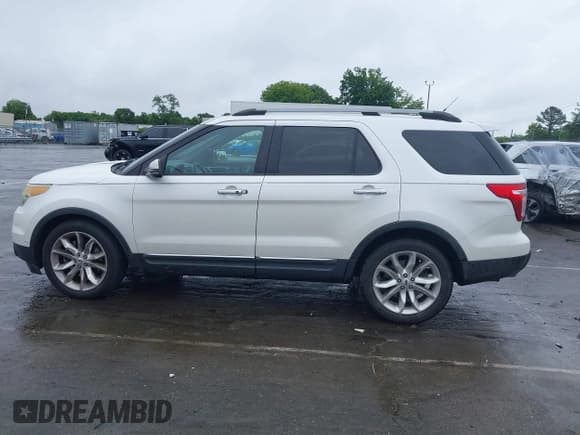 ✅ 2013 Ford Explorer Limited • VIN: 1FM5K7F80DGC28238 • Lot: 42400233. Wystawiony na IAAI z przebiegiem 224 299 mil. Bezpłatny archiwum sprzedaży aukcyjnych z USA i szczegółowy raport historii pojazdu na DreamBid. Zdjęcie 14.