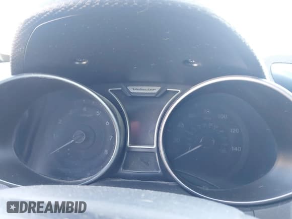 ✅ 2013 Hyundai Veloster Turbo • VIN: KMHTC6AE4DU158224 • Lot: 42725813. Wystawiony na IAAI z przebiegiem Nie podano. Bezpłatny archiwum sprzedaży aukcyjnych z USA i szczegółowy raport historii pojazdu na DreamBid. Zdjęcie 6.