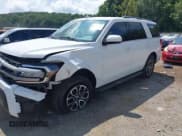✅ 2023 Ford Expedition XLT • VIN: 1FMJU1H83PEA61926 • Lot: 42731576. Wystawiony na IAAI z przebiegiem 25 982 mil. Bezpłatny archiwum sprzedaży aukcyjnych z USA i szczegółowy raport historii pojazdu na DreamBid. Zdjęcie 2.