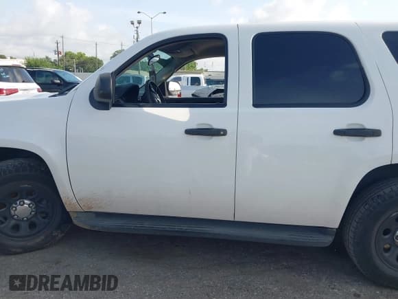 ✅ 2013 Chevrolet Tahoe Commercial • VIN: 1GNLC2E06DR273218 • Lot: 42459013. Wystawiony na IAAI z przebiegiem 181 495 mil. Bezpłatny archiwum sprzedaży aukcyjnych z USA i szczegółowy raport historii pojazdu na DreamBid. Zdjęcie 15.