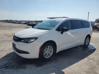 ✅ 2024 Chrysler Voyager LX • VIN: 2C4RC1CG6RR176910 • Lot: 85089125. Wystawiony na Copart z przebiegiem 35 323 mil. Bezpłatny archiwum sprzedaży aukcyjnych z USA i szczegółowy raport historii pojazdu na DreamBid. Zdjęcie 1.