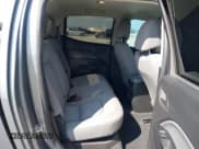 ✅ 2019 Chevrolet Colorado 2WD Work Truck • VIN: 1GCGSBEA5K1340098 • Lot: 43481894. Wystawiony na IAAI z przebiegiem 119 672 mil. Bezpłatny archiwum sprzedaży aukcyjnych z USA i szczegółowy raport historii pojazdu na DreamBid. Zdjęcie 8.