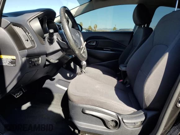 ✅ 2013 Kia Rio SX • VIN: KNADN4A38D6233742 • Lot: 86194815. Wystawiony na Copart z przebiegiem 111 556 mil. Bezpłatny archiwum sprzedaży aukcyjnych z USA i szczegółowy raport historii pojazdu na DreamBid. Zdjęcie 7.