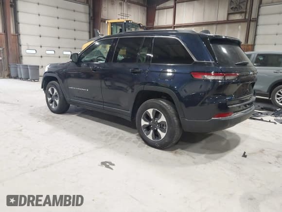 ✅ 2024 Jeep Grand Cherokee • VIN: 1C4RJYB65R8582910 • Lot: 41719656. Listed on IAAI with 9,176 mi. Free auction sales archive from the USA and detailed vehicle history report at DreamBid. Image 3.