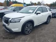 ✅ 2023 Nissan Pathfinder Platinum • VIN: 5N1DR3DJ2PC205559 • Лот: 43515880. Опубликован ранее на IAAI с пробегом 16 749 миль. Бесплатный доступ к архиву аукционных продаж из США и подробный отчёт об истории автомобиля на DreamBid. Изображение 2.