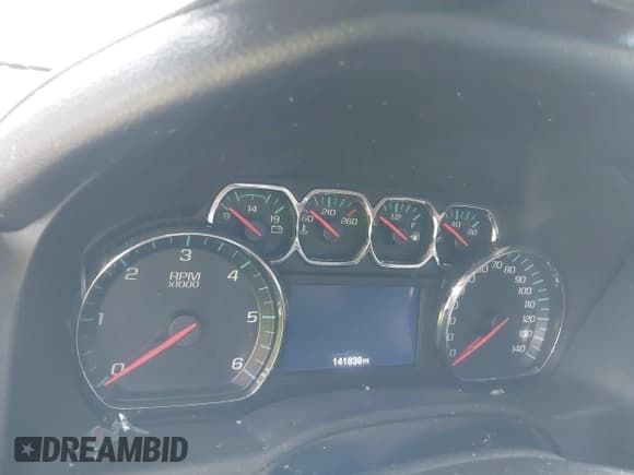 ✅ 2019 GMC Yukon XL SLT • VIN: 1GKS2GKC5KR381432 • Lot: 42233287. Wystawiony na IAAI z przebiegiem 141 838 mil. Bezpłatny archiwum sprzedaży aukcyjnych z USA i szczegółowy raport historii pojazdu na DreamBid. Zdjęcie 7.