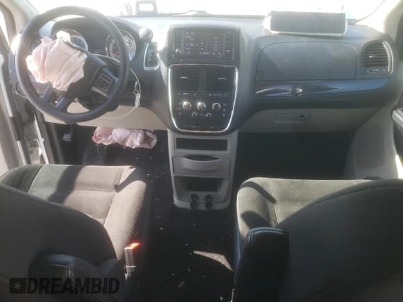 ✅ 2019 Dodge Grand Caravan SE • VIN: 2C4RDGBG7KR745092 • Lot: 60847335. Wystawiony na Copart z przebiegiem 106 693 mil. Bezpłatny archiwum sprzedaży aukcyjnych z USA i szczegółowy raport historii pojazdu na DreamBid. Zdjęcie 8.