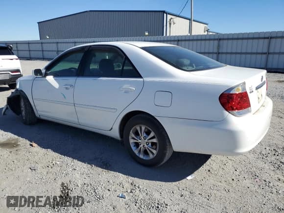 ✅ 2005 Toyota Camry LE • VIN: 4T1BF32K25U611800 • Lot: 92699075. Wystawiony na Copart z przebiegiem 137 898 mil. Bezpłatny archiwum sprzedaży aukcyjnych z USA i szczegółowy raport historii pojazdu na DreamBid. Zdjęcie 2.