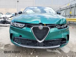 ✅ 2024 Alfa Romeo Tonale Ti • VIN: ZASPATCW0R3055934 • Lot: 67899114. Wystawiony na Copart z przebiegiem 4 211 mil. Bezpłatny archiwum sprzedaży aukcyjnych z USA i szczegółowy raport historii pojazdu na DreamBid. Zdjęcie 5.