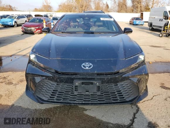 ✅ 2025 Toyota Camry SE • VIN: 4T1DAACK6SU599320 • Lot: 93300025. Wystawiony na Copart z przebiegiem 23 781 mil. Bezpłatny archiwum sprzedaży aukcyjnych z USA i szczegółowy raport historii pojazdu na DreamBid. Zdjęcie 5.
