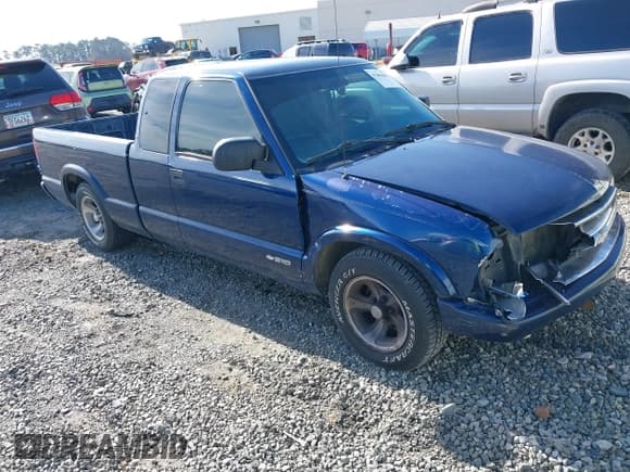 ✅ 2003 Chevrolet S-10 LS • VIN: 1GCCS19X638152206 • Лот: 41464663. Опубликован ранее на IAAI с пробегом 123 231 миль. Бесплатный доступ к архиву аукционных продаж из США и подробный отчёт об истории автомобиля на DreamBid. Изображение 1.