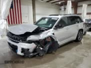 ✅ 2023 Jeep Grand Cherokee Overland • VIN: 1C4RJYD67PC671000 • Lot: 57944125. Wystawiony na Copart z przebiegiem 4 501 mil. Bezpłatny archiwum sprzedaży aukcyjnych z USA i szczegółowy raport historii pojazdu na DreamBid. Zdjęcie 1.