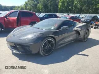 2023 Chevrolet Corvette 1LT z VIN 1G1YA2D45P5135361, wystawiony jako Copart lot #70504165 z przebiegiem 1 812 mil mil oraz Szkoda całkowita • Salvage title. Historia ofert i sprzedaży dostępna na DreamBid. Obrazek 1.