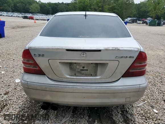 ✅ 2002 Mercedes-Benz C AMG • VIN: WDBRF65J32F157367 • Лот: 59039565. Опубликован ранее на Copart с пробегом 171 931 миль. Бесплатный доступ к архиву аукционных продаж из США и подробный отчёт об истории автомобиля на DreamBid. Изображение 6.