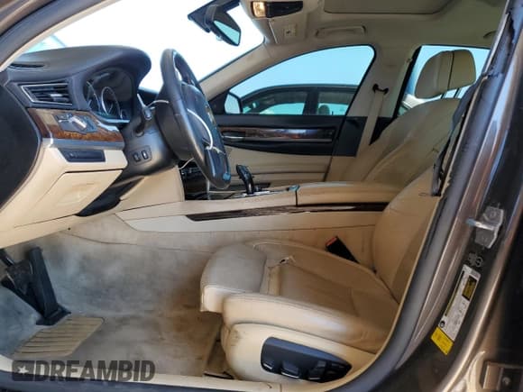 ✅ 2013 BMW 7 Series 750i • VIN: WBAYA8C50DD227660 • Лот: 71820475. Опубликован ранее на Copart с пробегом 120 533 миль. Бесплатный доступ к архиву аукционных продаж из США и подробный отчёт об истории автомобиля на DreamBid. Изображение 7.