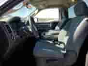 2017 Ram 1500 Tradesman z VIN 3C6JR6AG5HG791391, wystawiony jako Copart lot #62033125 z przebiegiem 39 633 mil mil oraz Szkoda całkowita • Salvage title. Historia ofert i sprzedaży dostępna na DreamBid. Obrazek 7.