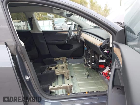 ✅ 2023 Tesla Model Y Long Range • VIN: 7SAYGDEE1PA155811 • Lot: 43469495. Wystawiony na IAAI z przebiegiem 19 710 mil. Bezpłatny archiwum sprzedaży aukcyjnych z USA i szczegółowy raport historii pojazdu na DreamBid. Zdjęcie 5.