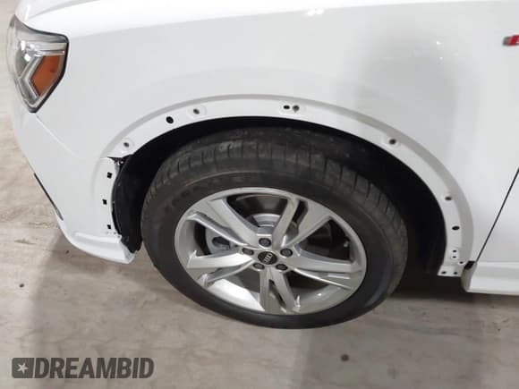 ✅ 2024 Audi Q3 S line Premium Plus • VIN: WA1EECF38R1188598 • Лот: 42888689. Опубликован ранее на IAAI с пробегом 4 290 миль. Бесплатный доступ к архиву аукционных продаж из США и подробный отчёт об истории автомобиля на DreamBid. Изображение 19.