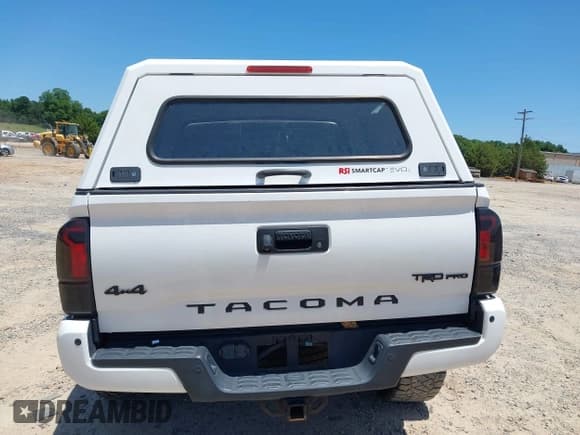 ✅ 2020 Toyota Tacoma SR5 • VIN: 5TFCZ5AN2LX235263 • Lot: 42557802. Listed on IAAI with 149,504 mi. Free auction sales archive from the USA and detailed vehicle history report at DreamBid. Image 16.