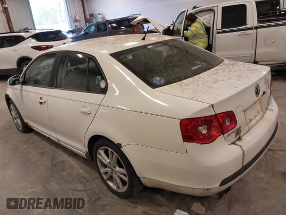 ✅ 2007 Volkswagen Jetta • VIN: 3VWGF71K77M125393 • Лот: 43687861. Опубликован ранее на IAAI с пробегом 163 664 миль. Бесплатный доступ к архиву аукционных продаж из США и подробный отчёт об истории автомобиля на DreamBid. Изображение 3.