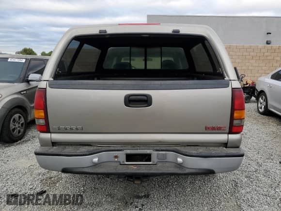 2001 GMC Sierra 1500 SLE1 with VIN 1GTEC19V41Z321666, listed as a Copart auction lot 82470244 with 220,830 mi miles and Clean title. Bid and sale history available at DreamBid. Image 6.