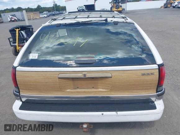 ✅ 1993 Buick Roadmaster • VIN: 1G4BR8371PW401159 • Лот: 43202094. Опубликован ранее на IAAI с пробегом 169 282 миль. Бесплатный доступ к архиву аукционных продаж из США и подробный отчёт об истории автомобиля на DreamBid. Изображение 16.