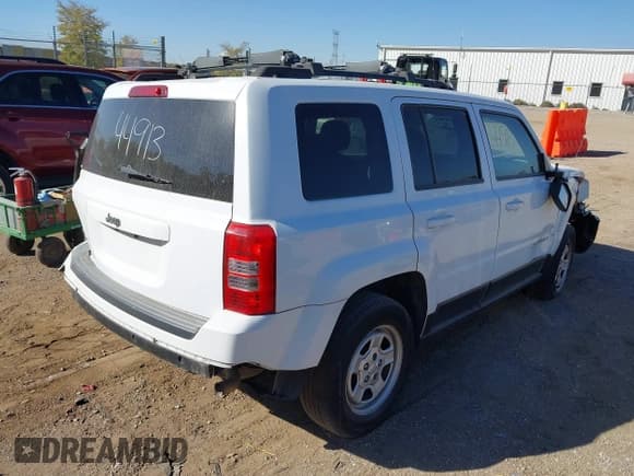 ✅ 2016 Jeep Patriot Sport SE • VIN: 1C4NJPBA8GD575435 • Lot: 40553382. Listed on IAAI with 187,685 mi. Free auction sales archive from the USA and detailed vehicle history report at DreamBid. Image 4.