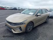 ✅ 2021 Kia K5 LXS • VIN: 5XXG14J27MG051552 • Lot: 43148846. Wystawiony na IAAI z przebiegiem 121 209 mil. Bezpłatny archiwum sprzedaży aukcyjnych z USA i szczegółowy raport historii pojazdu na DreamBid. Zdjęcie 2.