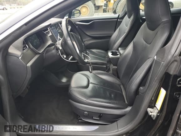 ✅ 2015 Tesla Model S 85D • VIN: 5YJSA1H28FFP73343 • Lot: 84586235. Wystawiony na Copart z przebiegiem 59 223 mil. Bezpłatny archiwum sprzedaży aukcyjnych z USA i szczegółowy raport historii pojazdu na DreamBid. Zdjęcie 7.