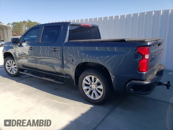 ✅ 2020 Chevrolet Silverado 1500 Custom • VIN: 3GCPWBEK2LG359434 • Lot: 80703603. Wystawiony na Copart z przebiegiem 24 647 mil. Bezpłatny archiwum sprzedaży aukcyjnych z USA i szczegółowy raport historii pojazdu na DreamBid. Zdjęcie 2.