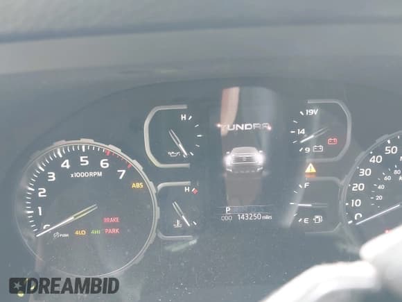 ✅ 2019 Toyota Tundra SR5 • VIN: 5TFUW5F14KX827331 • Lot: 42460415. Wystawiony na IAAI z przebiegiem 143 250 mil. Bezpłatny archiwum sprzedaży aukcyjnych z USA i szczegółowy raport historii pojazdu na DreamBid. Zdjęcie 7.