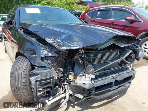 ✅ 2015 BMW 5 Series 550i xDrive • VIN: WBAKP9C56FD979991 • Lot: 42942638. Listed on IAAI with 57,804 mi. Free auction sales archive from the USA and detailed vehicle history report at DreamBid. Image 6.