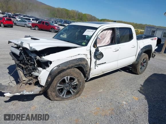 ✅ 2017 Toyota Tacoma SR5 • VIN: 5TFCZ5AN9HX061330 • Lot: 42061356. Listed on IAAI with 222,590 mi. Free auction sales archive from the USA and detailed vehicle history report at DreamBid. Image 17.