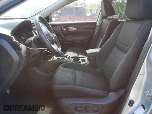 ✅ 2020 Nissan Rogue SV • VIN: KNMAT2MT9LP516915 • Lot: 84365135. Wystawiony na Copart z przebiegiem 100 342 mil. Bezpłatny archiwum sprzedaży aukcyjnych z USA i szczegółowy raport historii pojazdu na DreamBid. Zdjęcie 7.