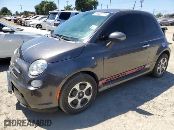 ✅ 2014 FIAT 500e • VIN: 3C3CFFGE4ET175902 • Lot: 66406775. Wystawiony na Copart z przebiegiem 38 067 mil. Bezpłatny archiwum sprzedaży aukcyjnych z USA i szczegółowy raport historii pojazdu na DreamBid. Zdjęcie 1.