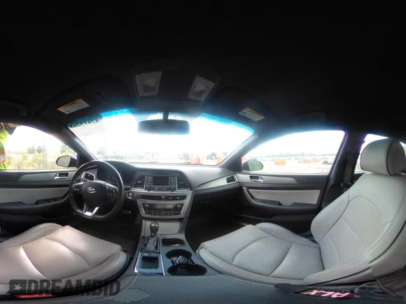 ✅ 2015 Hyundai Sonata Sport • VIN: 5NPE34AB1FH188172 • Lot: 42615268. Wystawiony na IAAI z przebiegiem 126 305 mil. Bezpłatny archiwum sprzedaży aukcyjnych z USA i szczegółowy raport historii pojazdu na DreamBid. Zdjęcie 18.