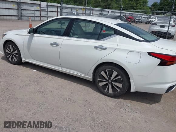 ✅ 2022 Nissan Altima SL • VIN: 1N4BL4EV8NN409245 • Lot: 42784164. Listed on IAAI with 33,962 mi. Free auction sales archive from the USA and detailed vehicle history report at DreamBid. Image 3.