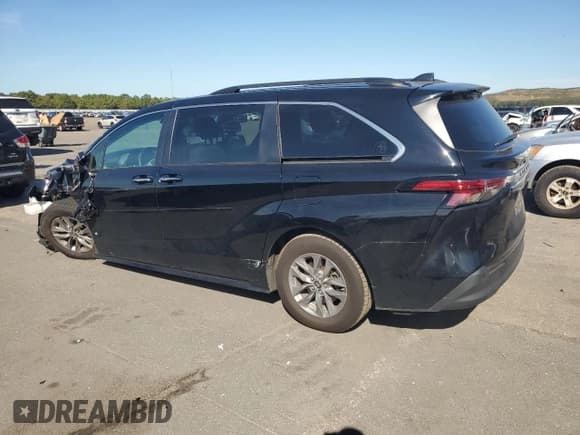 ✅ 2022 Toyota Sienna XLE • VIN: 5TDJRKECXNS122264 • Lot: 82003235. Listed on Copart with 45,711 mi. Free auction sales archive from the USA and detailed vehicle history report at DreamBid. Image 2.